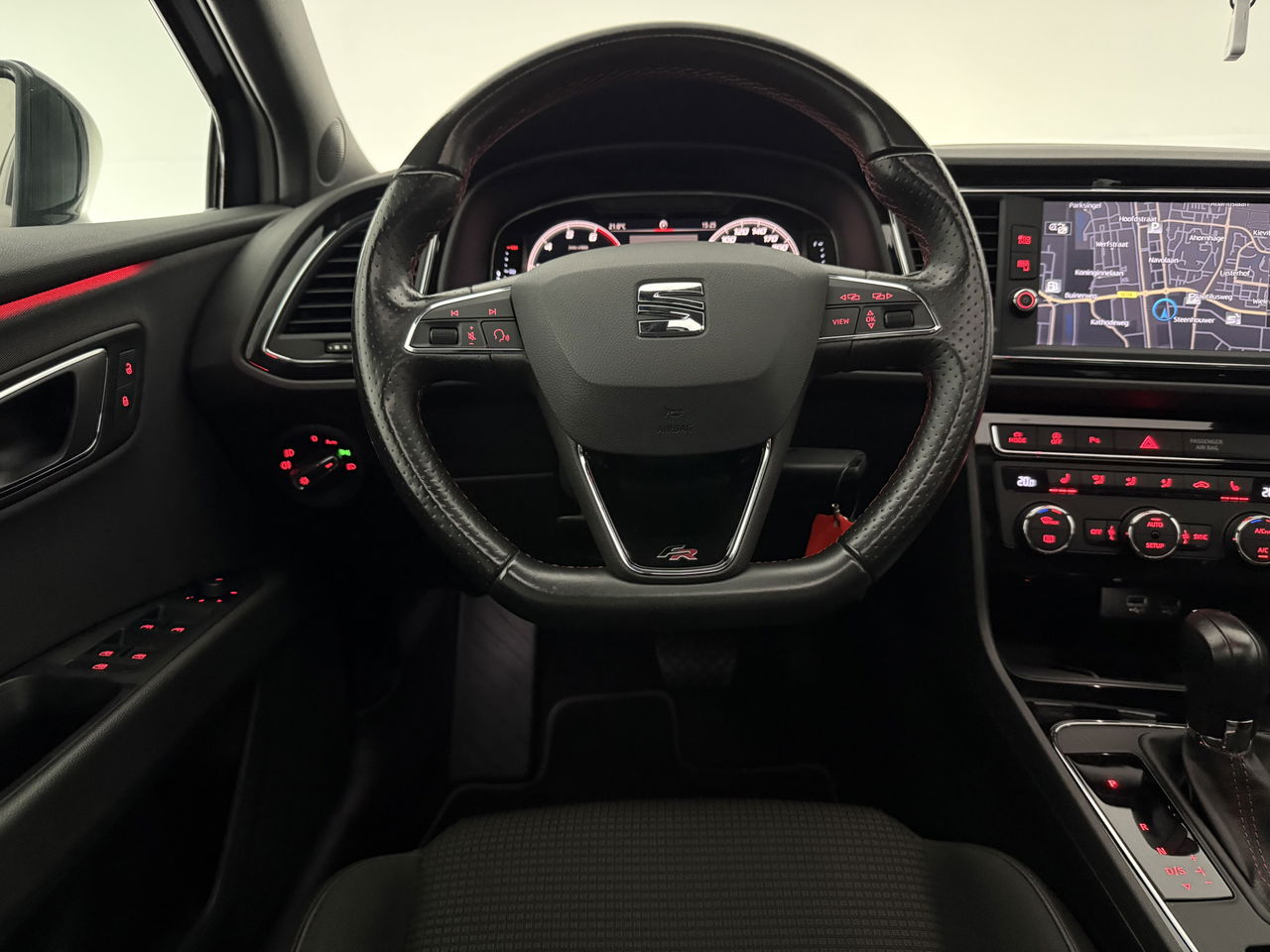 SEAT Leon 2.0 191PK TSI FR | Panoramadak | Sfeerverl. | LED | Virtual Cockpit | Carplay | Camera | Cruisecontr.