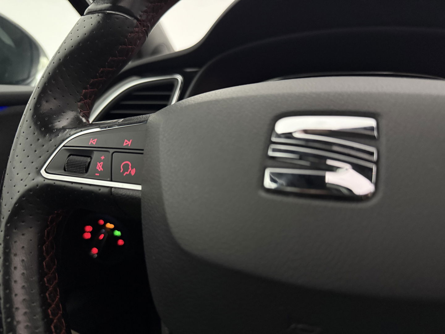 SEAT Leon 2.0 191PK TSI FR | Pano | Sfeerverl. | LED | Carplay | Camera | Navi l Cruise l Stoelverw.