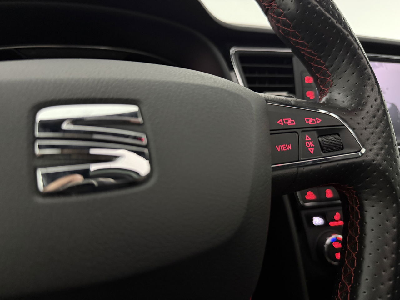 SEAT Leon 2.0 191PK TSI FR | Panoramadak | Sfeerverl. | LED | Virtual Cockpit | Carplay | Camera | Cruisecontr.