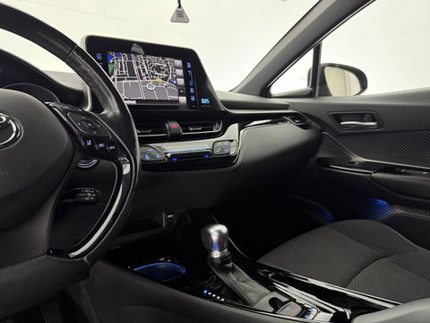 Toyota C-HR 1.8 Hybrid | 148PK | LED | Camera | Stuur/Stoelverw. l Navigatie | Cruise | Parkeers.