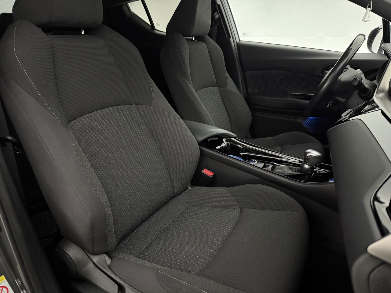 Toyota C-HR 1.8 Hybrid | 148PK | LED | Camera | Navigatie | Cruise | Parkeersensoren