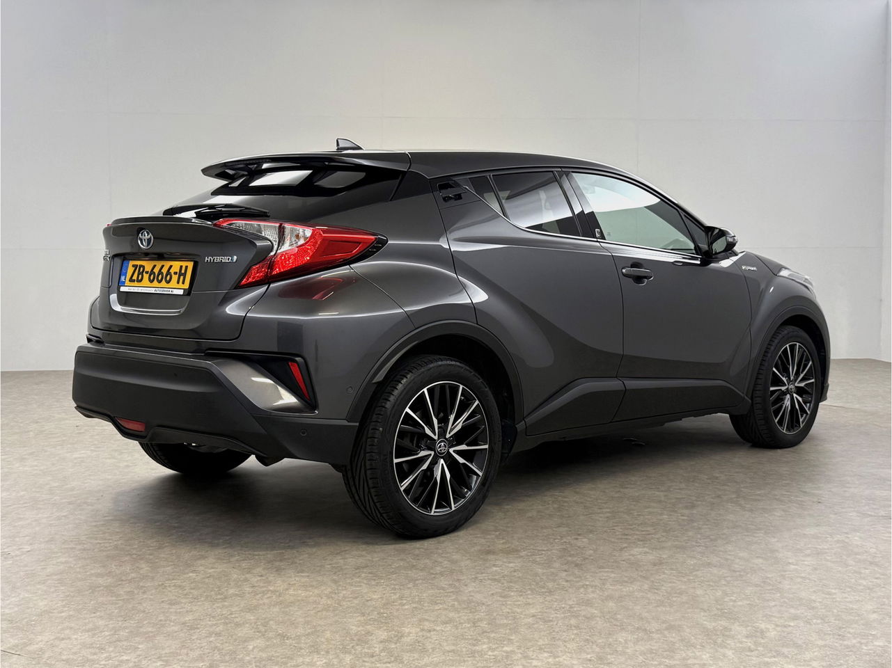 Toyota C-HR 1.8 Hybrid | 148PK | LED | Camera | Navigatie | Cruise | Parkeersensoren