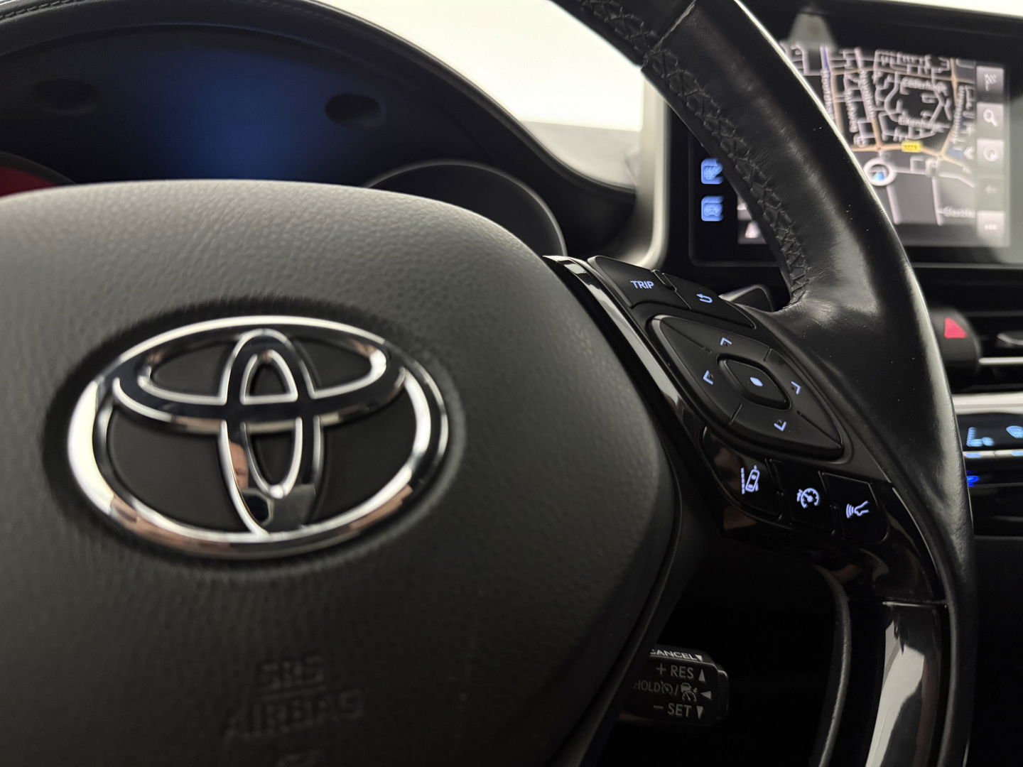 Toyota C-HR 1.8 Hybrid | 148PK | LED | Camera | Stuur/Stoelverw. l Navigatie | Cruise | Parkeers.