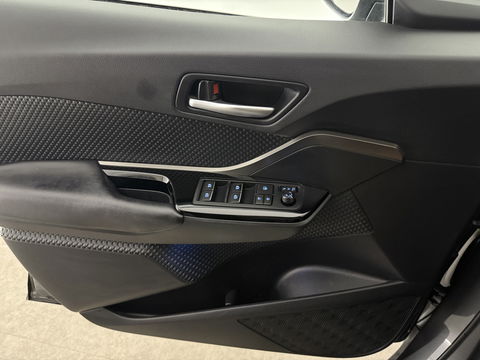 Toyota C-HR 1.8 Hybrid | 148PK | LED | Camera | Stuur/Stoelverw. l Navigatie | Cruise | Parkeers.