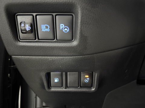 Toyota C-HR 1.8 Hybrid | 148PK | LED | Camera | Stuur/Stoelverw. l Navigatie | Cruise | Parkeers.