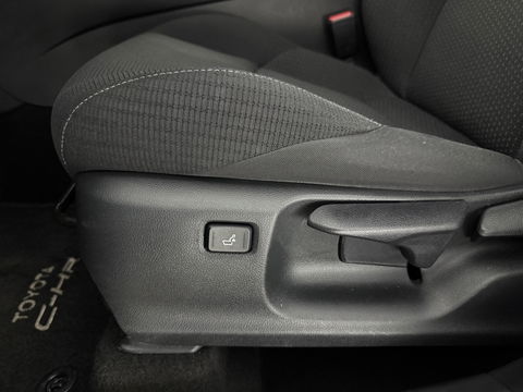 Toyota C-HR 1.8 Hybrid | 148PK | LED | Camera | Stuur/Stoelverw. l Navigatie | Cruise | Parkeers.