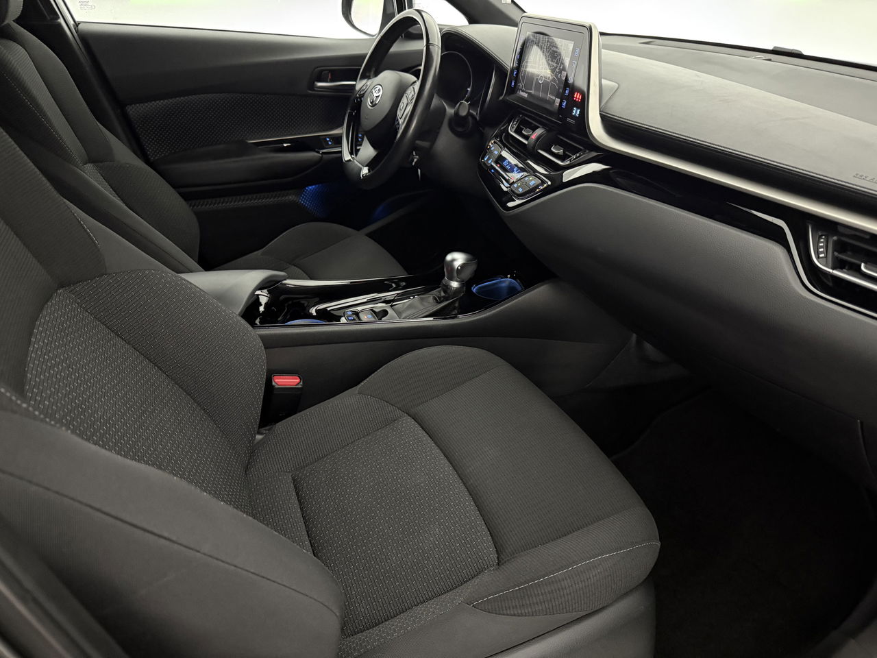 Toyota C-HR 1.8 Hybrid | 148PK | LED | Camera | Navigatie | Cruise | Parkeersensoren