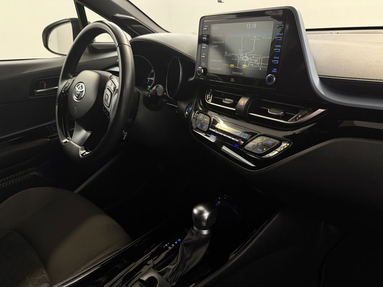 Toyota C-HR 2.0 Hybrid Business Plus | Camera | Trekhaak | JBL Audio | Carplay | Cruisecontrol | LED | NAP
