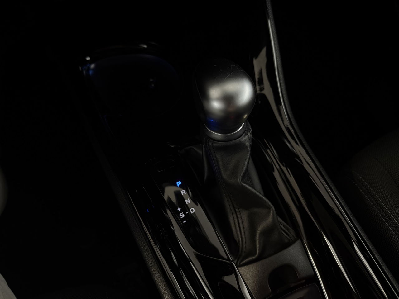 Toyota C-HR 2.0 Hybrid Business Plus | Camera | Trekhaak | JBL Audio | Carplay | Cruisecontrol | LED | NAP