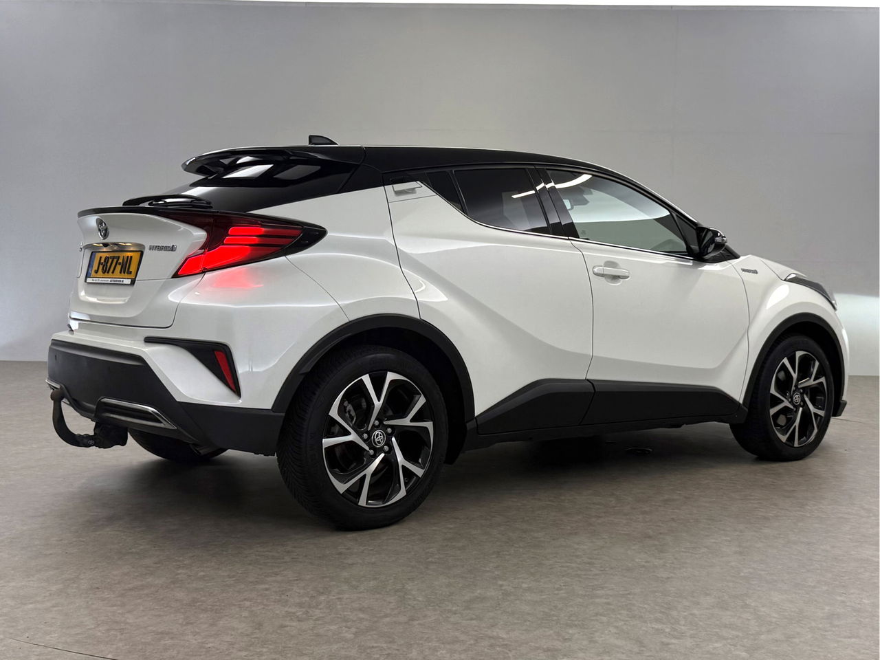 Toyota C-HR 2.0 Hybrid Business Plus | Camera | Trekhaak | JBL Audio | Carplay | Cruisecontrol | LED | NAP