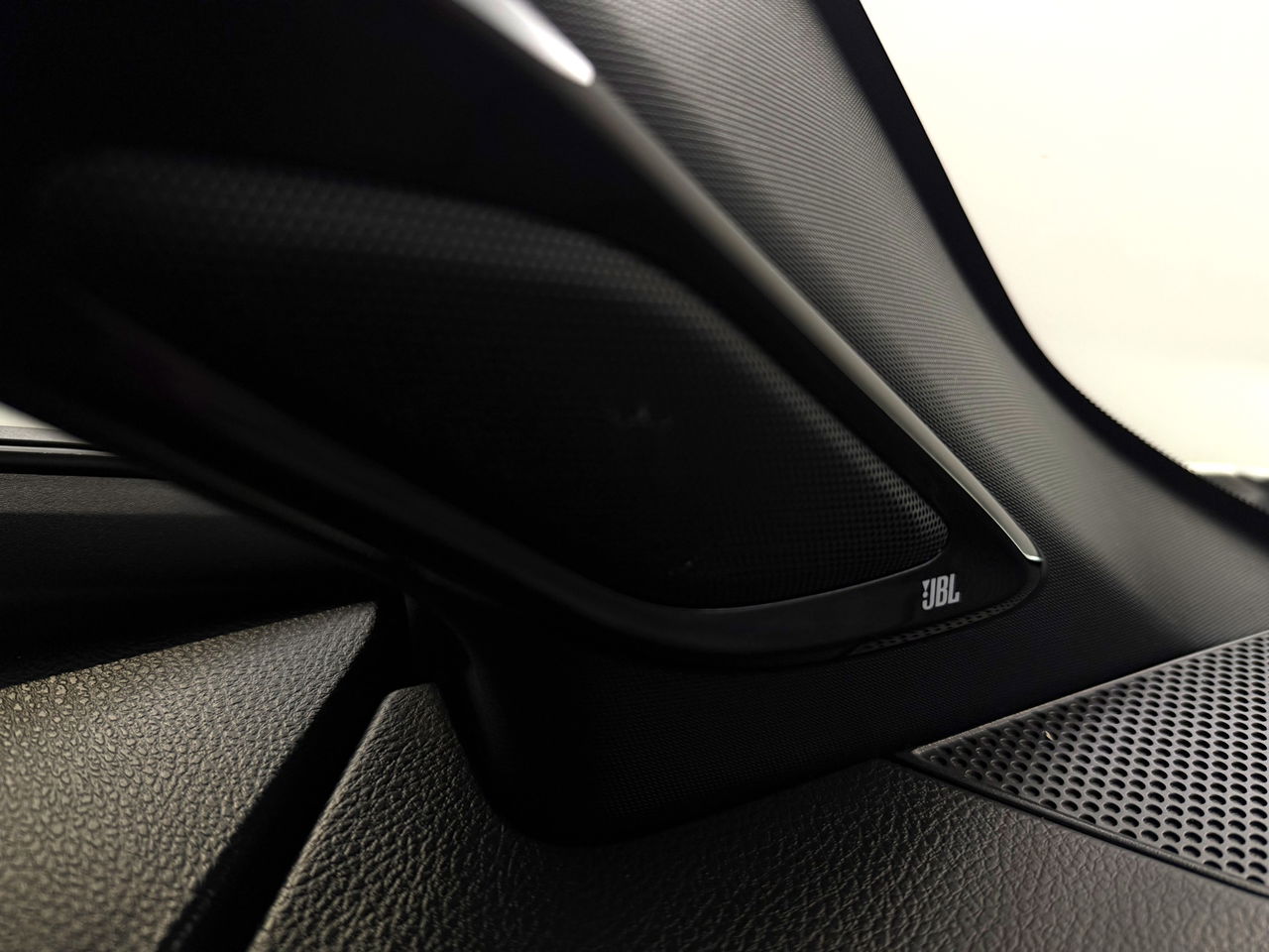 Toyota C-HR 2.0 Hybrid Business Plus | Camera | Trekhaak | JBL Audio | Carplay | Cruisecontrol | LED | NAP
