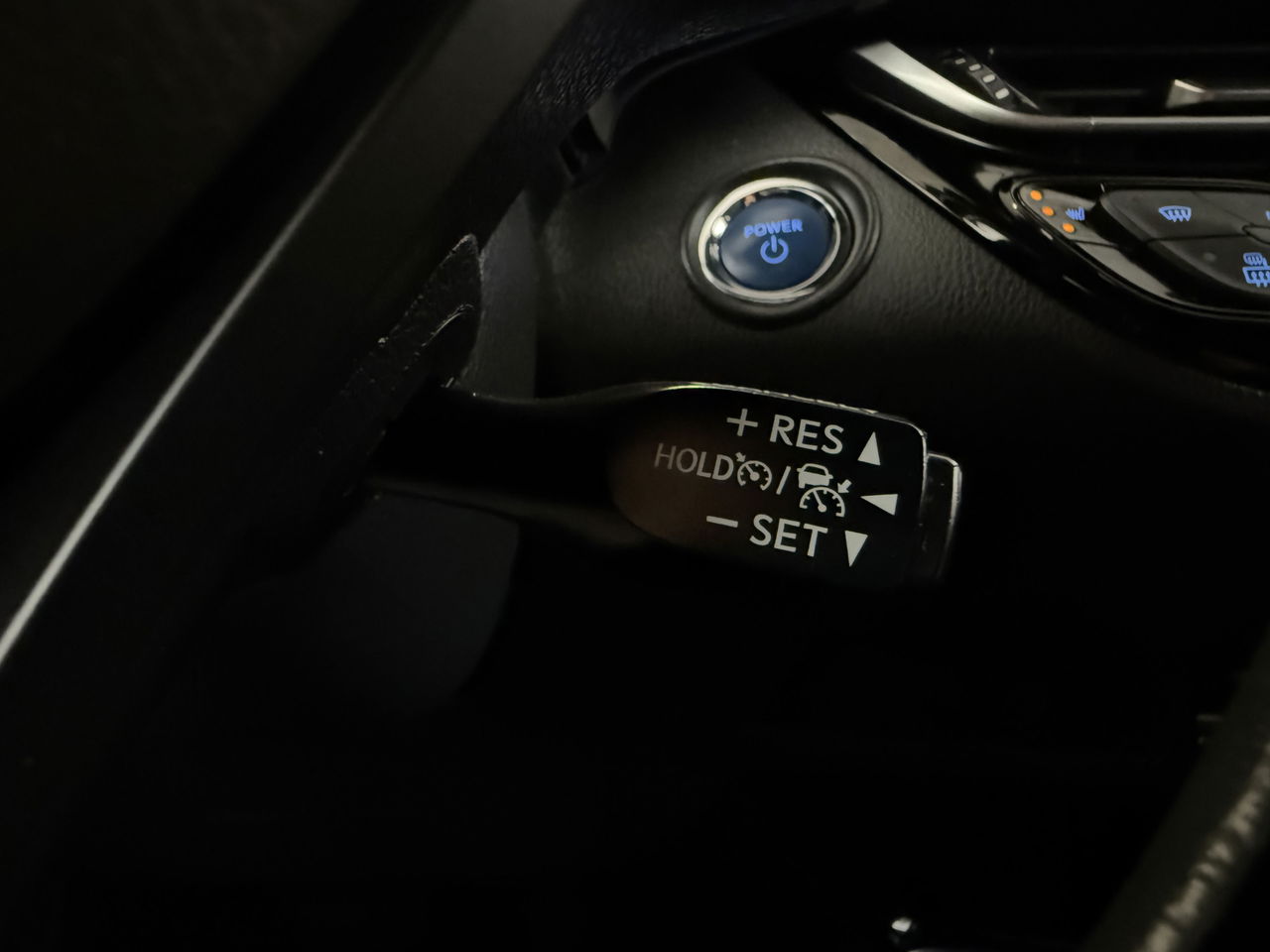 Toyota C-HR 2.0 Hybrid Business Plus | Camera | Trekhaak | JBL Audio | Carplay | Cruisecontrol | LED | NAP