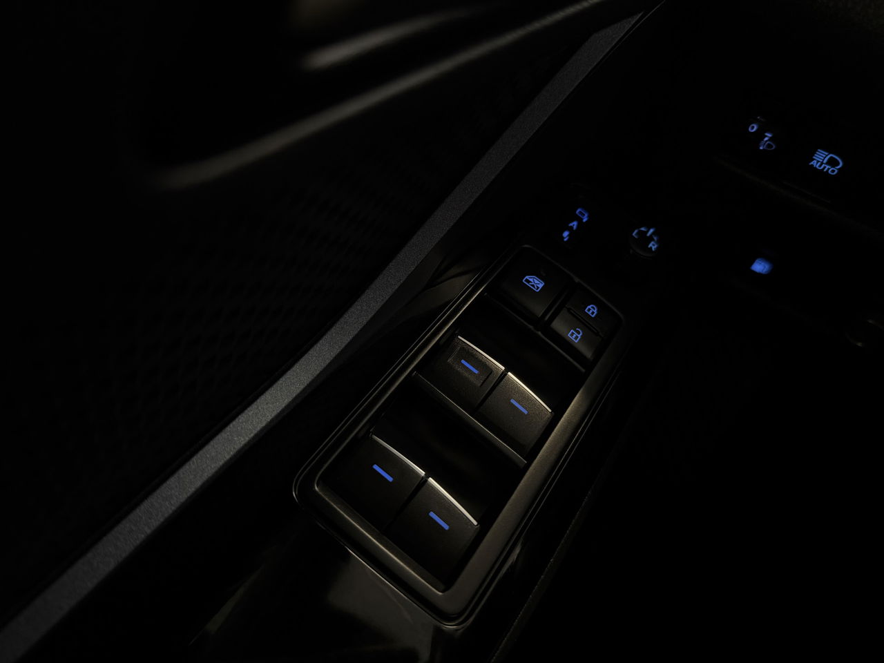 Toyota C-HR 2.0 Hybrid Business Plus | Camera | Trekhaak | JBL Audio | Carplay | Cruisecontrol | LED | NAP