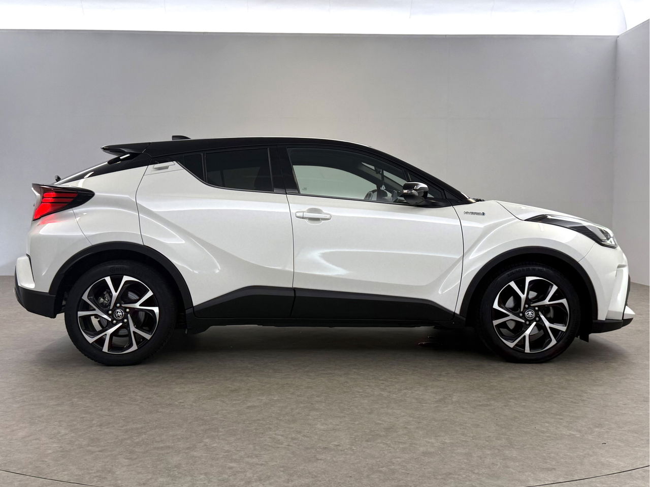 Toyota C-HR 2.0 Hybrid Business Plus | Camera | Trekhaak | JBL Audio | Carplay | Cruisecontrol | LED | NAP