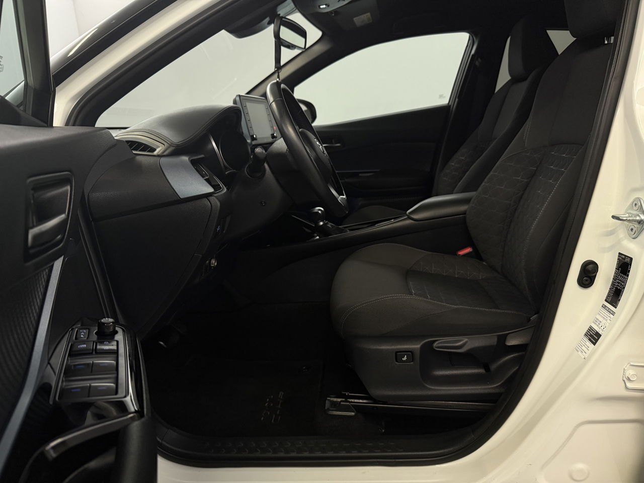 Toyota C-HR 2.0 Hybrid Business Plus | Camera | Trekhaak | JBL Audio | Carplay | Cruisecontrol | LED | NAP