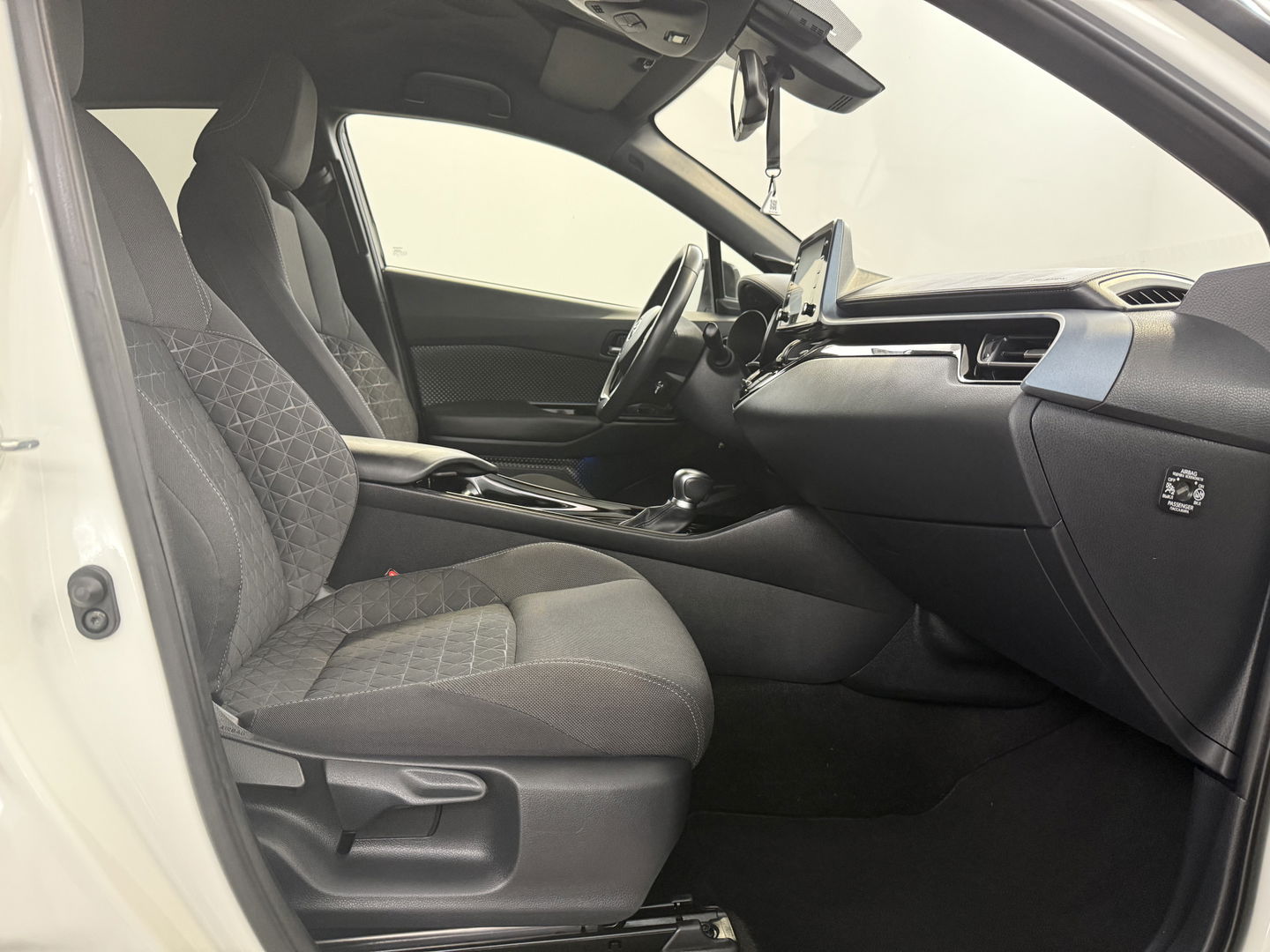 Toyota C-HR 2.0 Hybrid Business Plus | Camera | Trekhaak | JBL Audio | Carplay | Cruise | LED | NAP