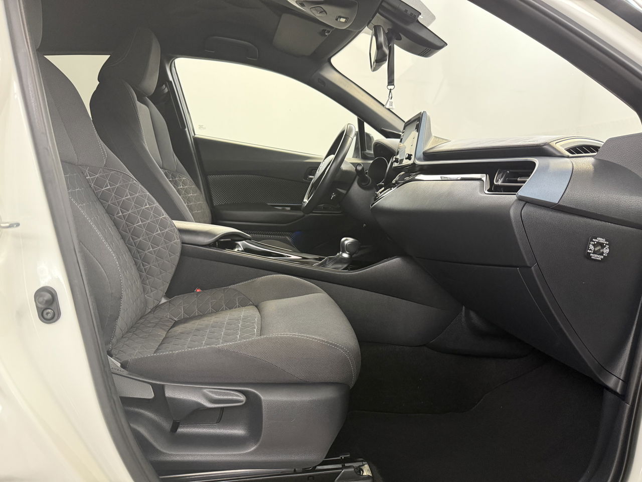 Toyota C-HR 2.0 Hybrid Business Plus | Camera | Trekhaak | JBL Audio | Carplay | Cruisecontrol | LED | NAP