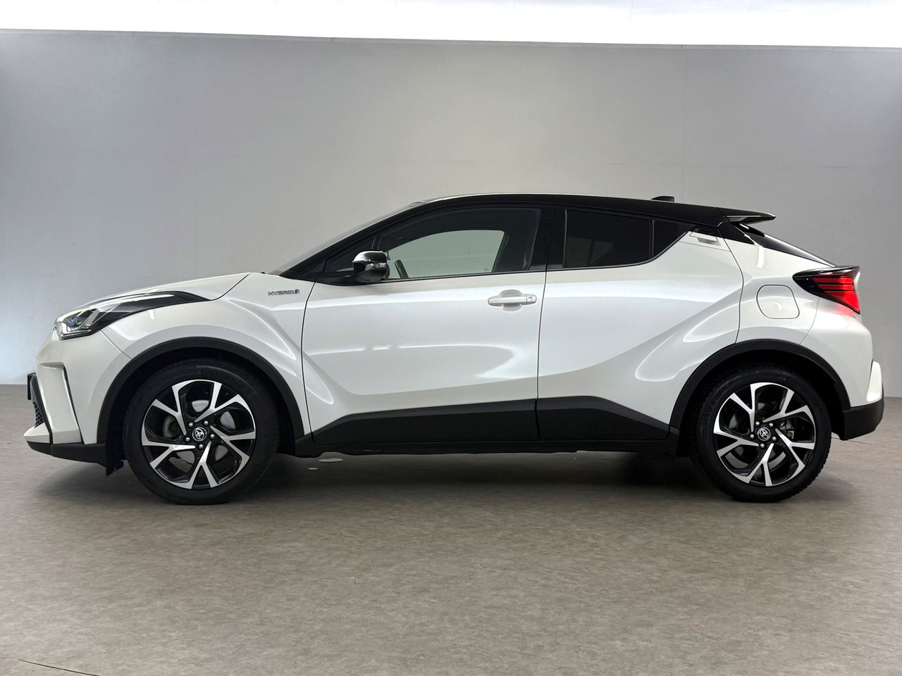 Toyota C-HR 2.0 Hybrid Business Plus | Camera | Trekhaak | JBL Audio | Carplay | Cruisecontrol | LED | NAP
