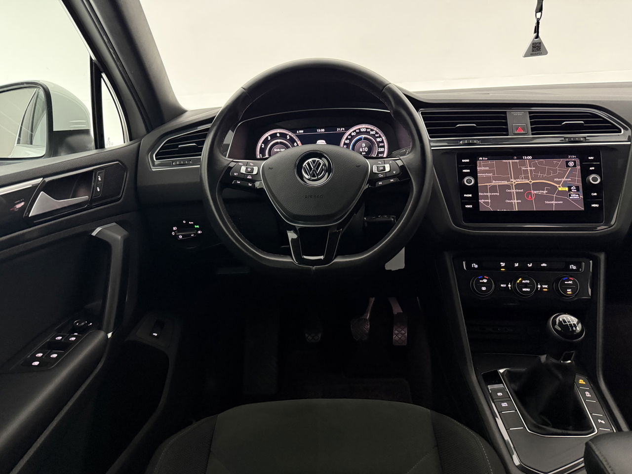 Volkswagen Tiguan 1.4 TSI R-line | Virtual Cockpit | ACC | LED | Carplay | Parkeersensoren | 19"LMV