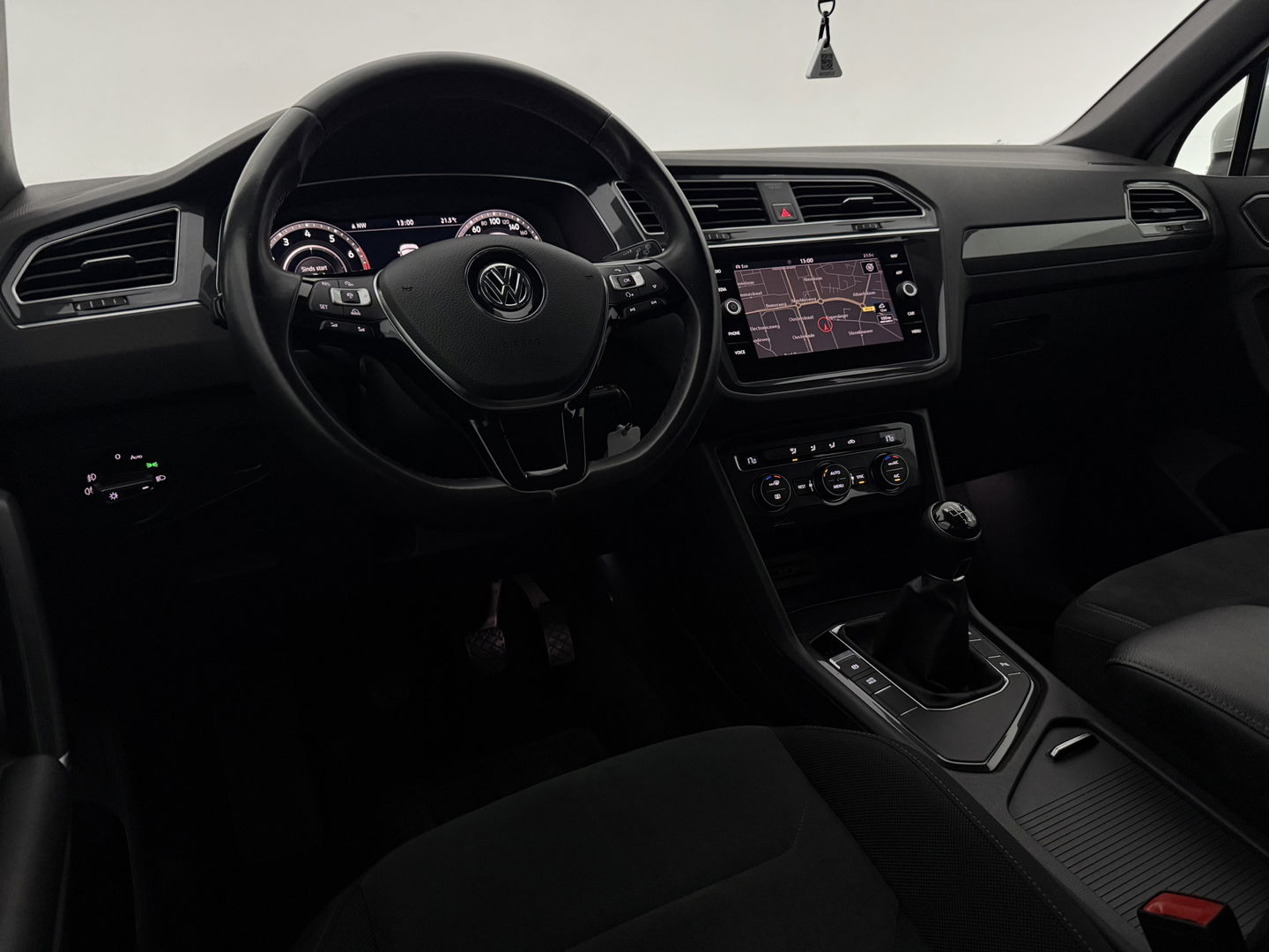 Volkswagen Tiguan 1.4 TSI R-line | Virtual | LED |  Adaptive Cruise | Carplay | Parkeersens. | 19"LMV