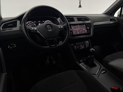 Volkswagen Tiguan 1.4 TSI R-line | Virtual Cockpit | ACC | LED | Carplay | Parkeersensoren | 19"LMV