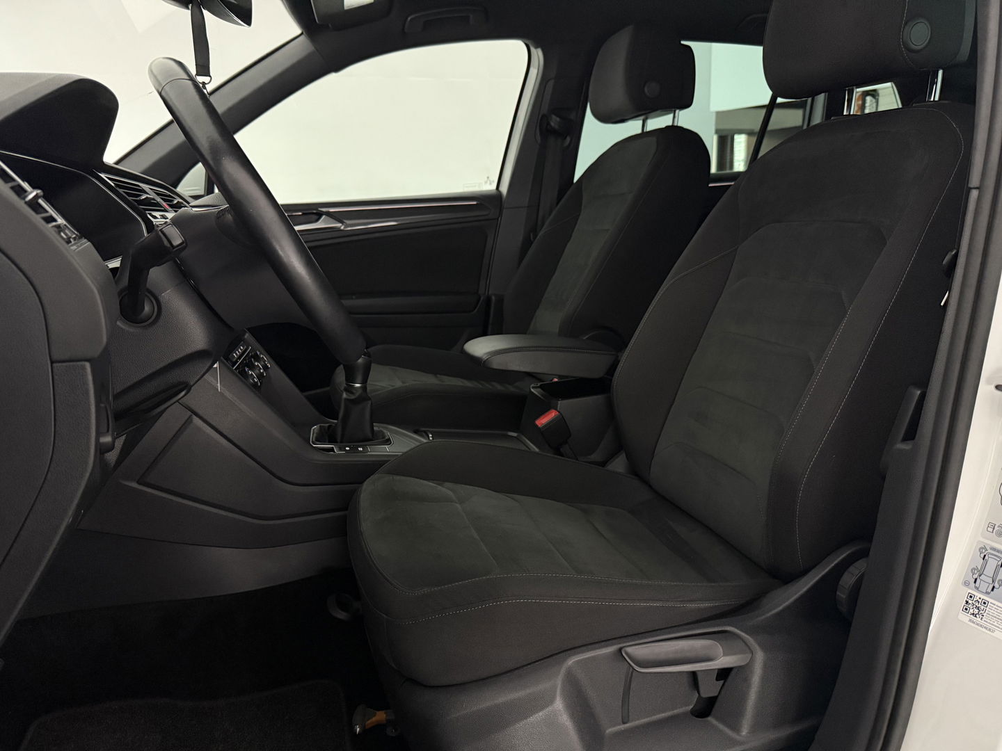 Volkswagen Tiguan 1.4 TSI R-line | Virtual | LED |  Adaptive Cruise | Carplay | Parkeersens. | 19"LMV