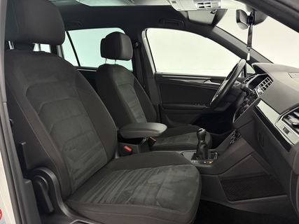 Volkswagen Tiguan 1.4 TSI R-line | Virtual Cockpit | ACC | LED | Carplay | Parkeersensoren | 19"LMV