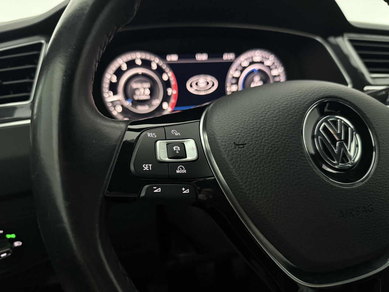 Volkswagen Tiguan 1.4 TSI R-line | Virtual Cockpit | ACC | LED | Carplay | Parkeersensoren | 19"LMV