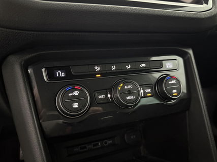 Volkswagen Tiguan 1.4 TSI R-line | Virtual Cockpit | ACC | LED | Carplay | Parkeersensoren | 19"LMV