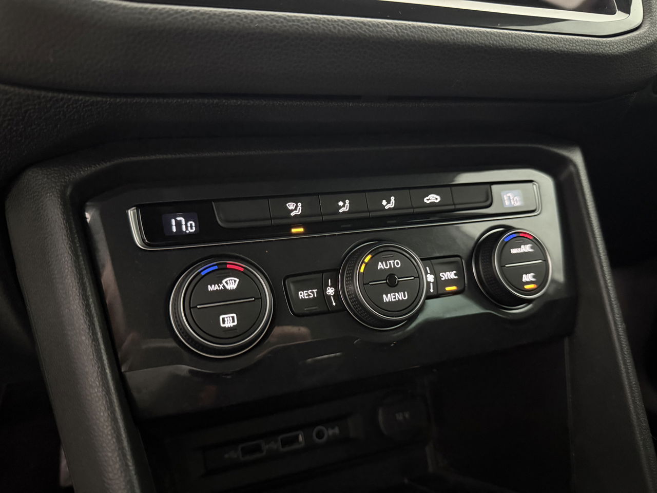 Volkswagen Tiguan 1.4 TSI R-line | Virtual Cockpit | ACC | LED | Carplay | Parkeersensoren | 19"LMV