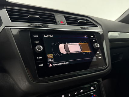Volkswagen Tiguan 1.4 TSI R-line | Virtual Cockpit | ACC | LED | Carplay | Parkeersensoren | 19"LMV