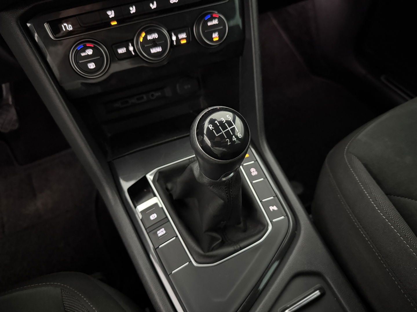 Volkswagen Tiguan 1.4 TSI R-line | Virtual | LED |  Adaptive Cruise | Carplay | Parkeersens. | 19"LMV