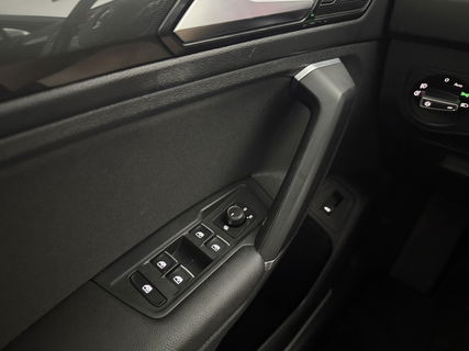 Volkswagen Tiguan 1.4 TSI R-line | Virtual Cockpit | ACC | LED | Carplay | Parkeersensoren | 19"LMV
