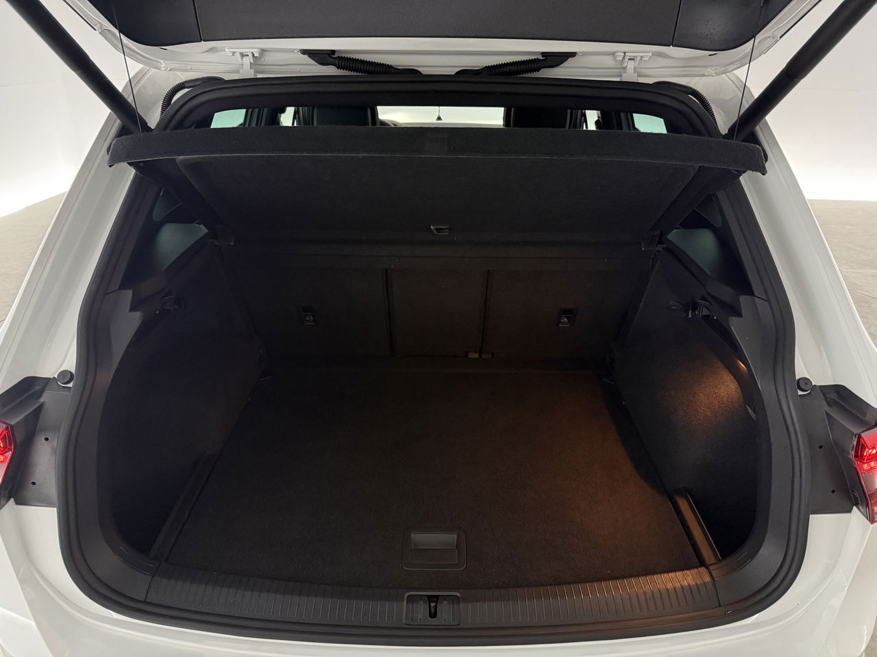Volkswagen Tiguan 1.4 TSI R-line | Virtual Cockpit | ACC | LED | Carplay | Parkeersensoren | 19"LMV
