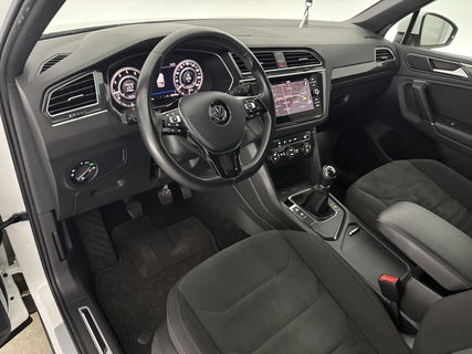 Volkswagen Tiguan 1.4 TSI R-line | Virtual Cockpit | ACC | LED | Carplay | Parkeersensoren | 19"LMV