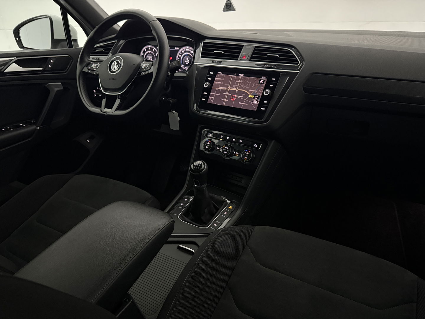Volkswagen Tiguan 1.4 TSI R-line | Virtual | LED |  Adaptive Cruise | Carplay | Parkeersens. | 19"LMV