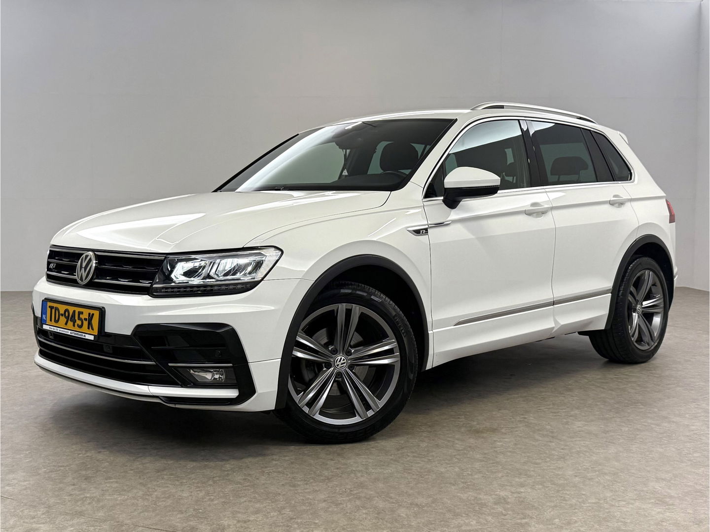Volkswagen Tiguan 1.4 TSI R-line | Virtual | LED |  Adaptive Cruise | Carplay | Parkeersens. | 19"LMV