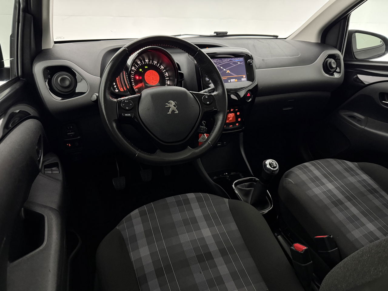 Peugeot 108 1.0 e-VTi Blue Executive | Navigatie | Cruise | Camera | LED | Airco | NAP