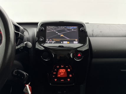 Peugeot 108 1.0 e-VTi Blue Executive | Navigatie | Cruise | Camera | LED | Airco | NAP