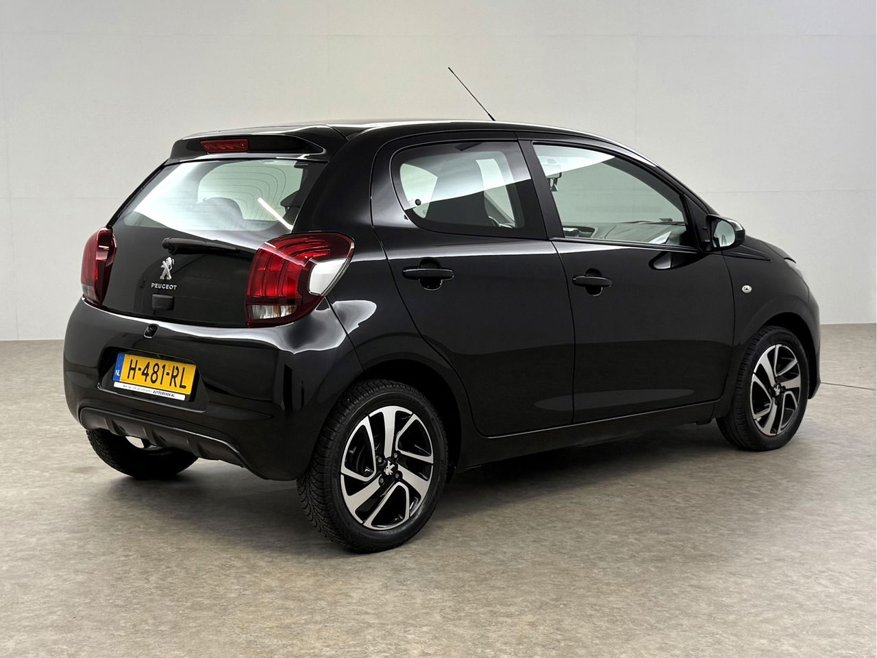 Peugeot 108 1.0 e-VTi Blue Executive | Navigatie | Cruise | Camera | LED | Airco | NAP