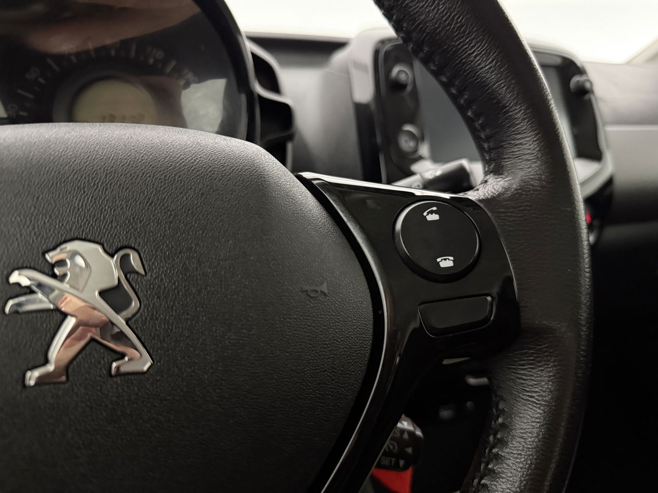 Peugeot 108 1.0 e-VTi Blue Executive | Navigatie | Cruise | Camera | LED | Airco | NAP