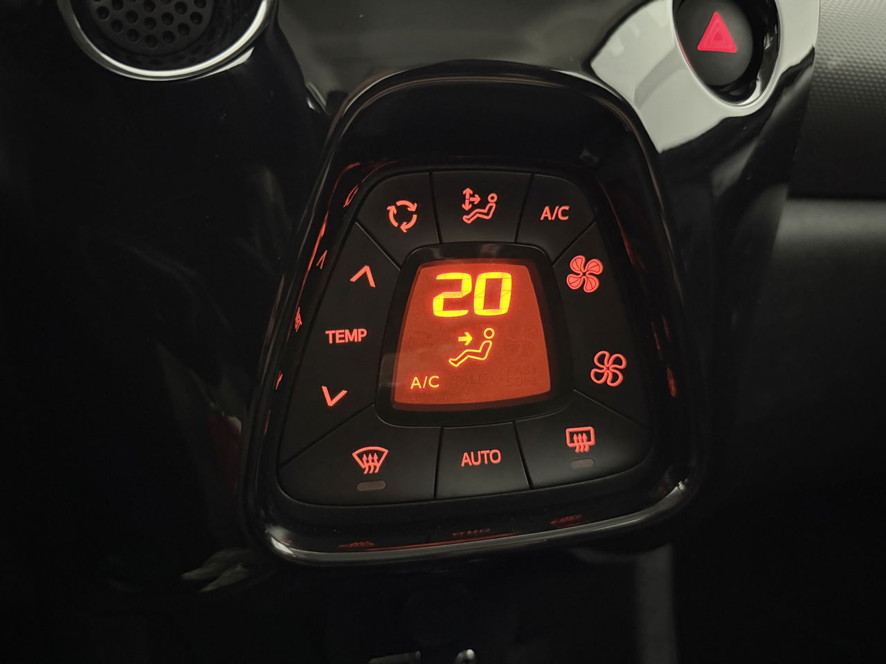 Peugeot 108 1.0 e-VTi Blue Executive | Navigatie | Cruise | Camera | LED | Airco | NAP
