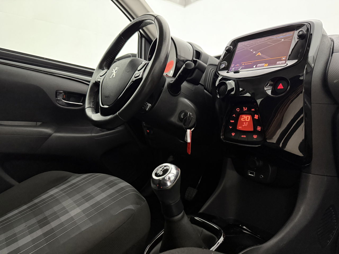 Peugeot 108 1.0 e-VTi Blue Executive | Navigatie | Cruise | Camera | LED | Airco | NAP