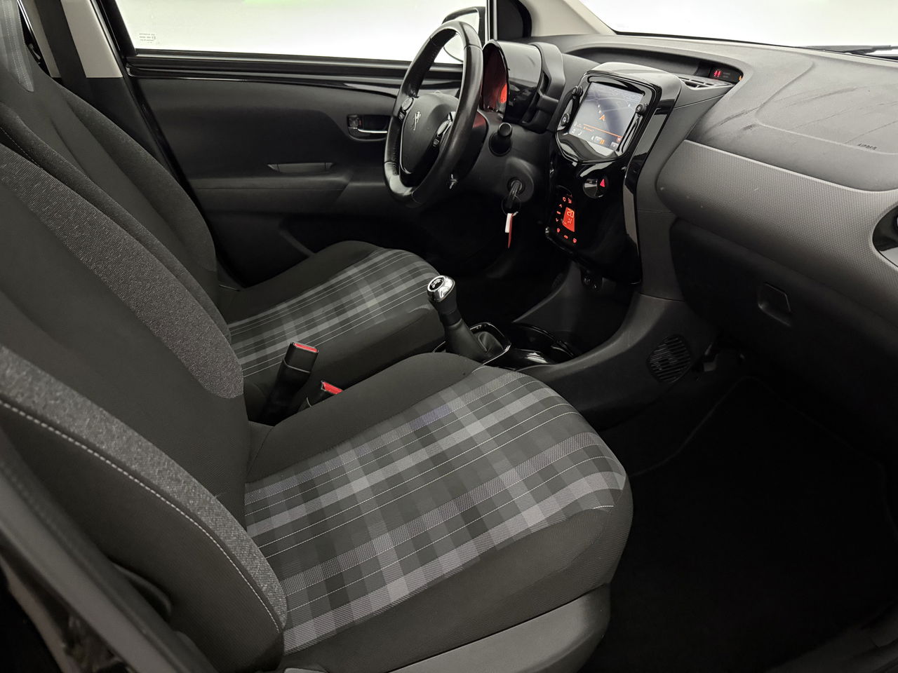 Peugeot 108 1.0 e-VTi Blue Executive | Navigatie | Cruise | Camera | LED | Airco | NAP