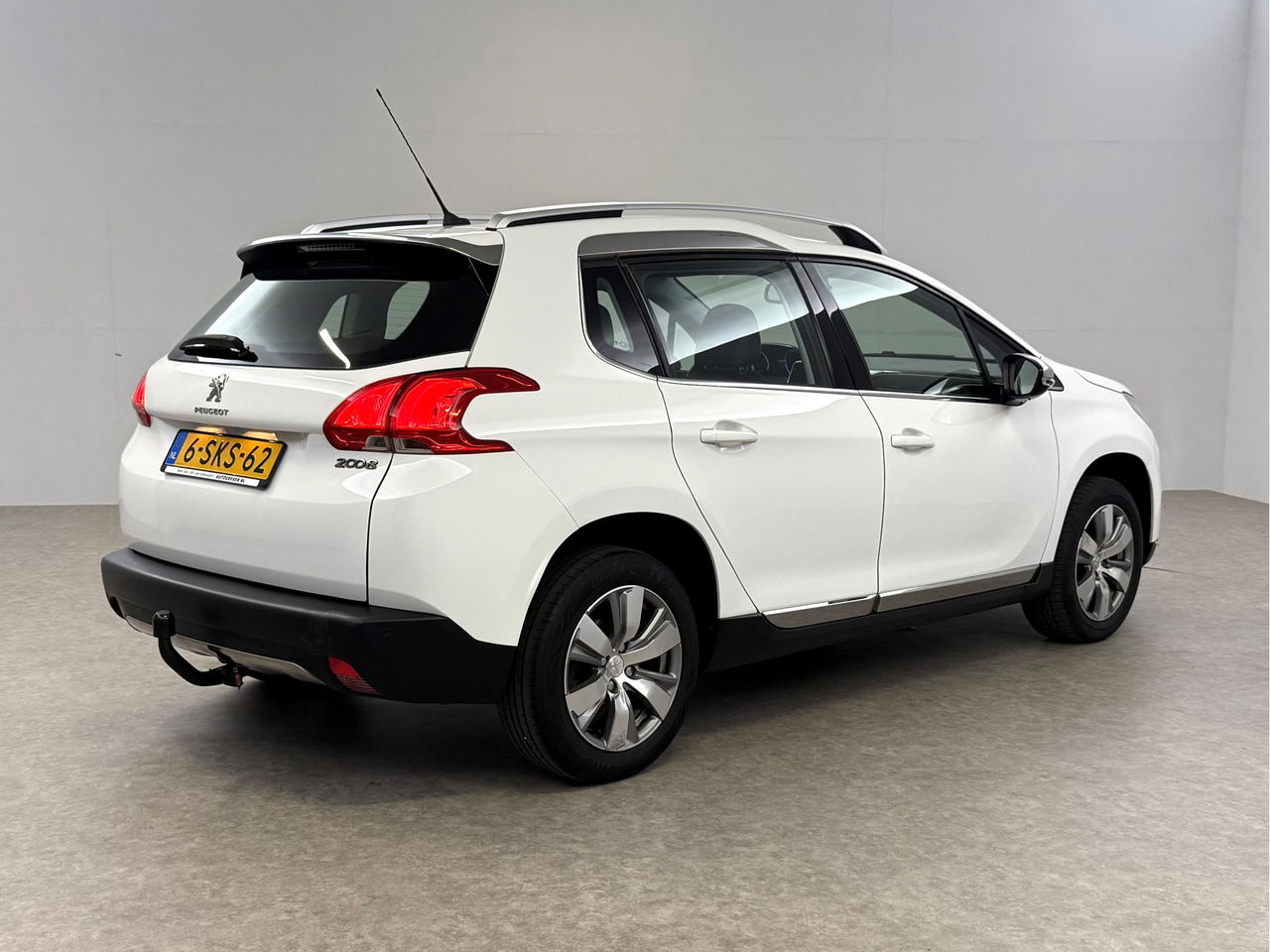 Peugeot 2008 1.2 VTi Allure | Sfeerverl. | Navigatie | Trekh | NAP | Cruise | Parkeersens