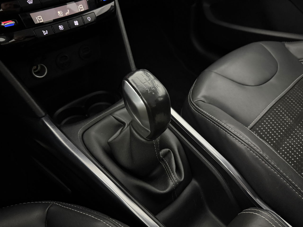 Peugeot 2008 1.2 VTi Allure | Sfeerverl. | Navigatie | Trekh | NAP | Cruise | Parkeersens