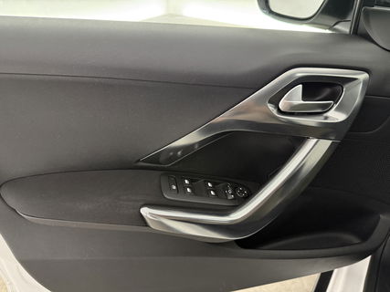 Peugeot 2008 1.2 VTi Allure | Sfeerverl. | Navigatie | Trekh | NAP | Cruise | Parkeersens