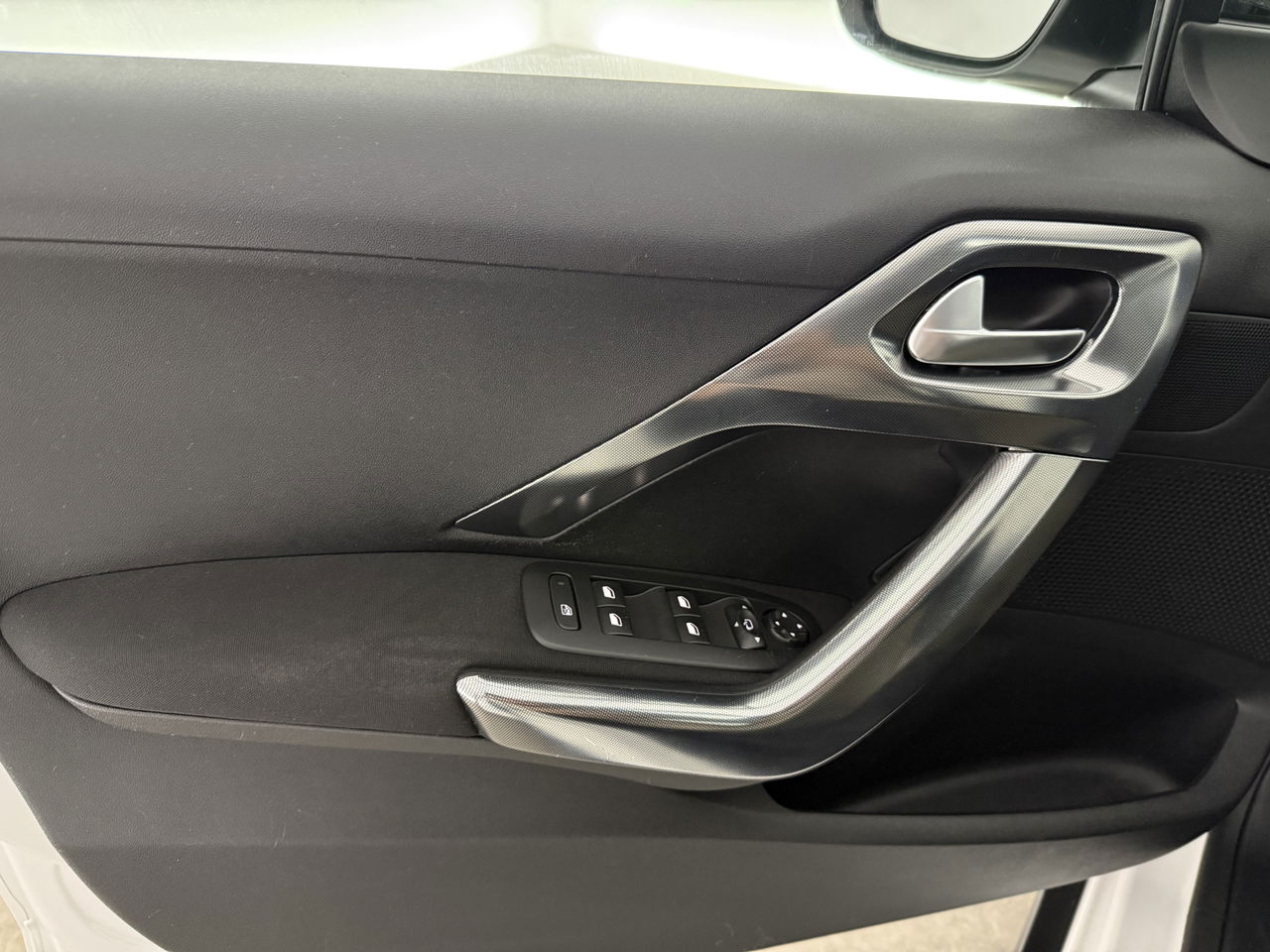 Peugeot 2008 1.2 VTi Allure | Sfeerverl. | Navigatie | Trekh | NAP | Cruise | Parkeersens