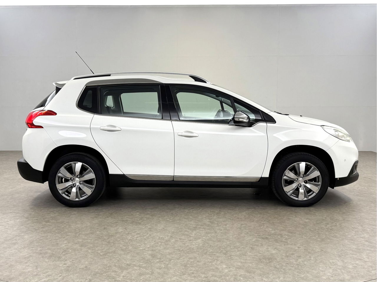 Peugeot 2008 1.2 VTi Allure | Sfeerverl. | Navigatie | Trekh | NAP | Cruise | Parkeersens