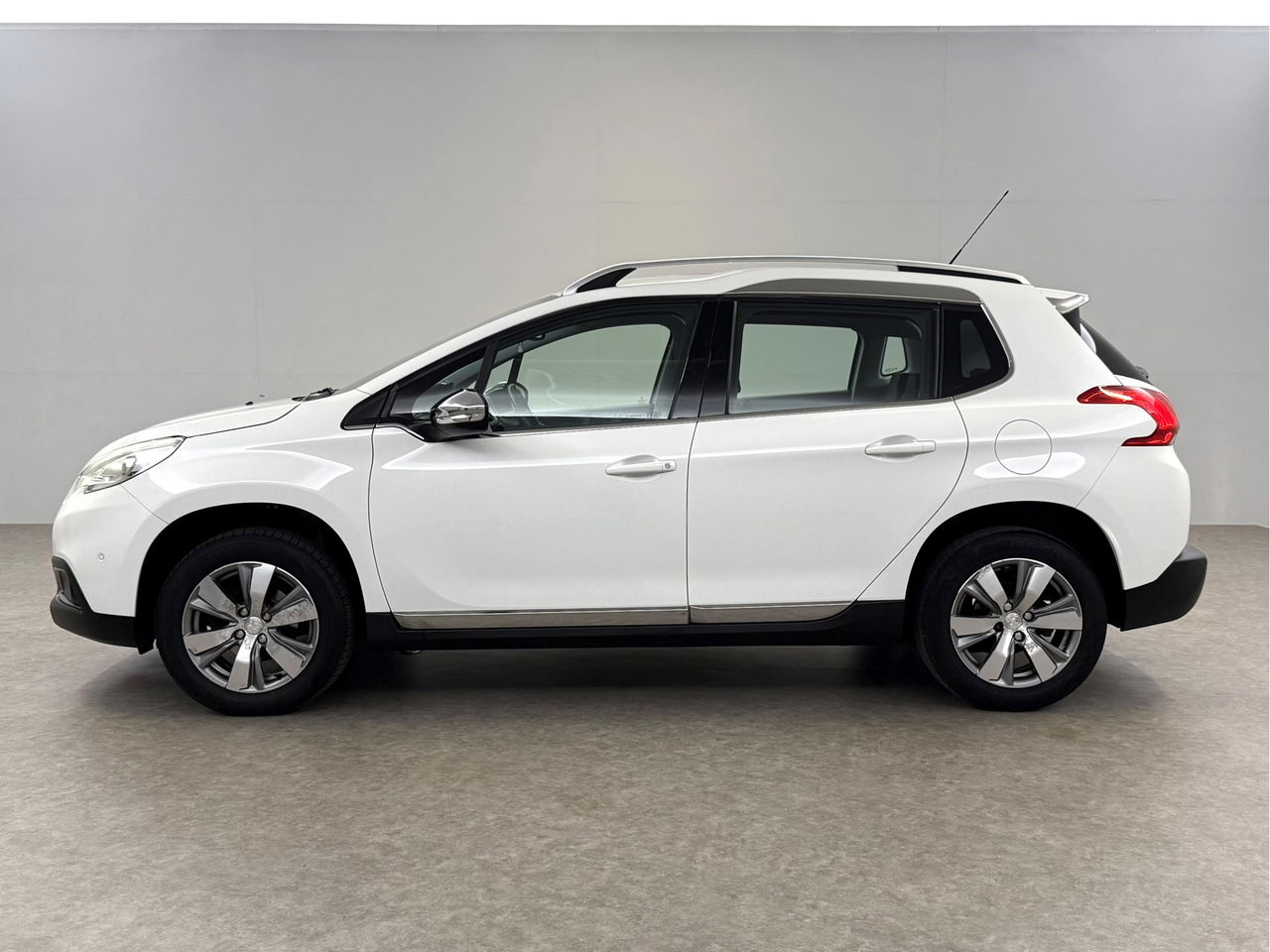 Peugeot 2008 1.2 VTi Allure | Sfeerverl. | Navigatie | Trekh | NAP | Cruise | Parkeersens